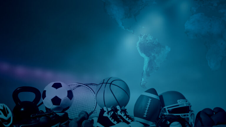 Verschiedene Sportgeräte in blauem Licht